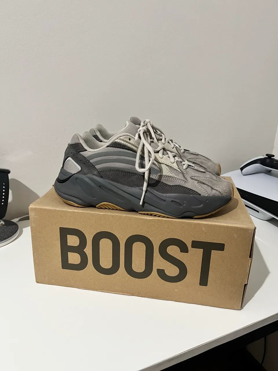 Yeezy 700 V2 Tephra - 38 - 9/10