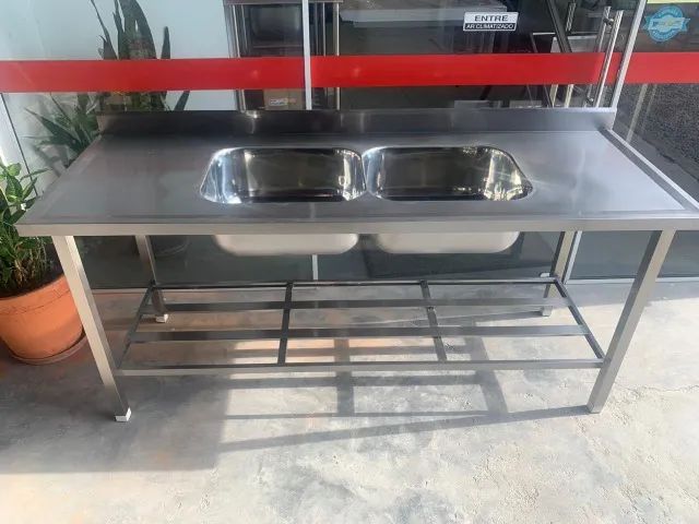 Pia industrial com duas cubas - modelo totalmente de inox 