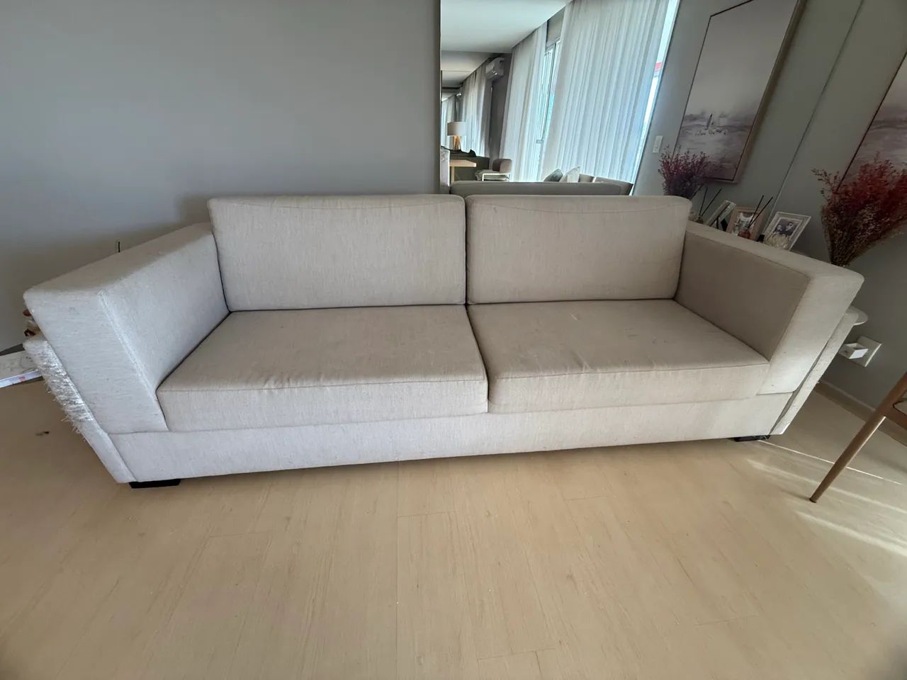 Sofá 2,50 m em linho bege  - Foto 4