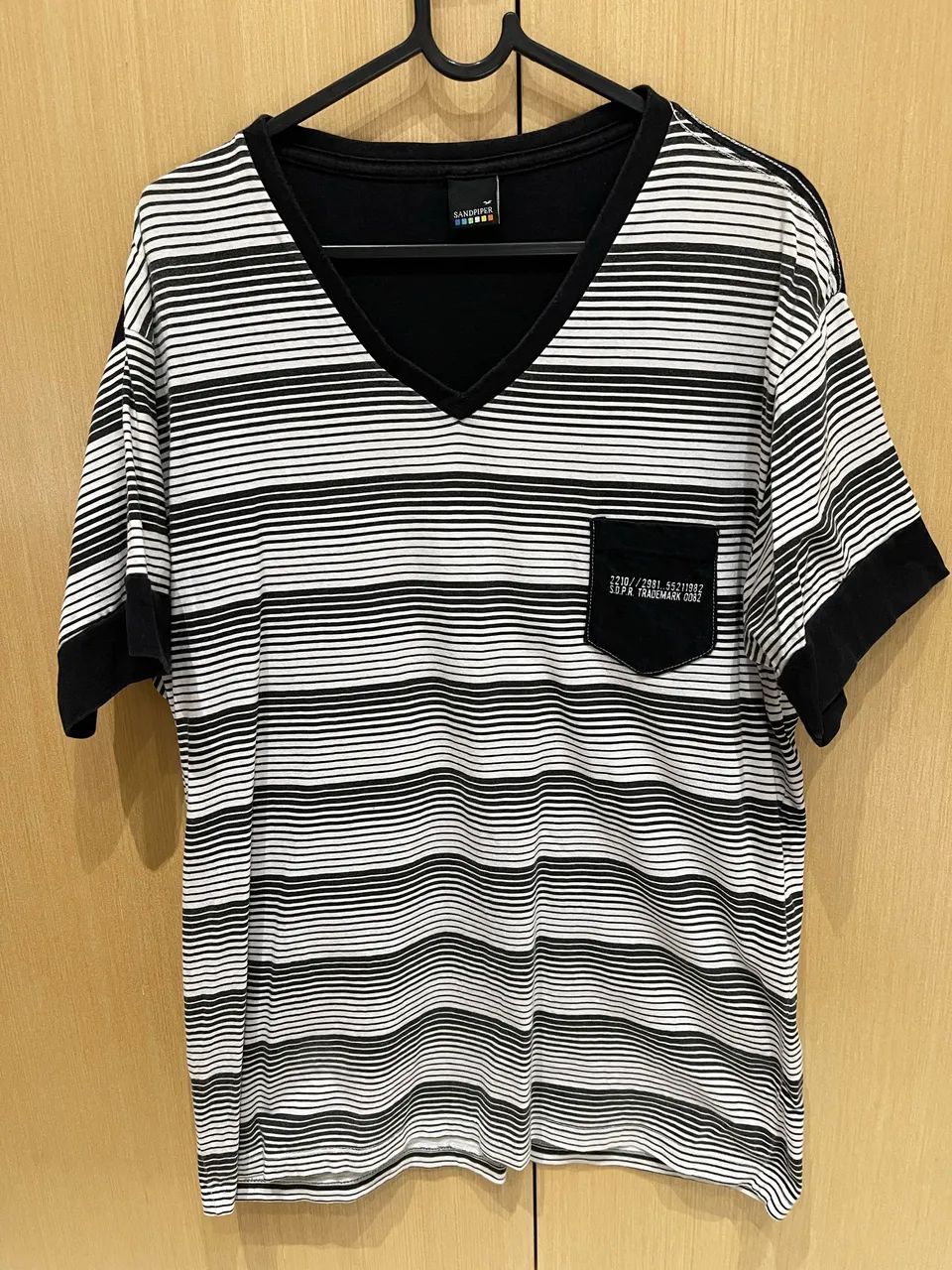 Camisa com decote V