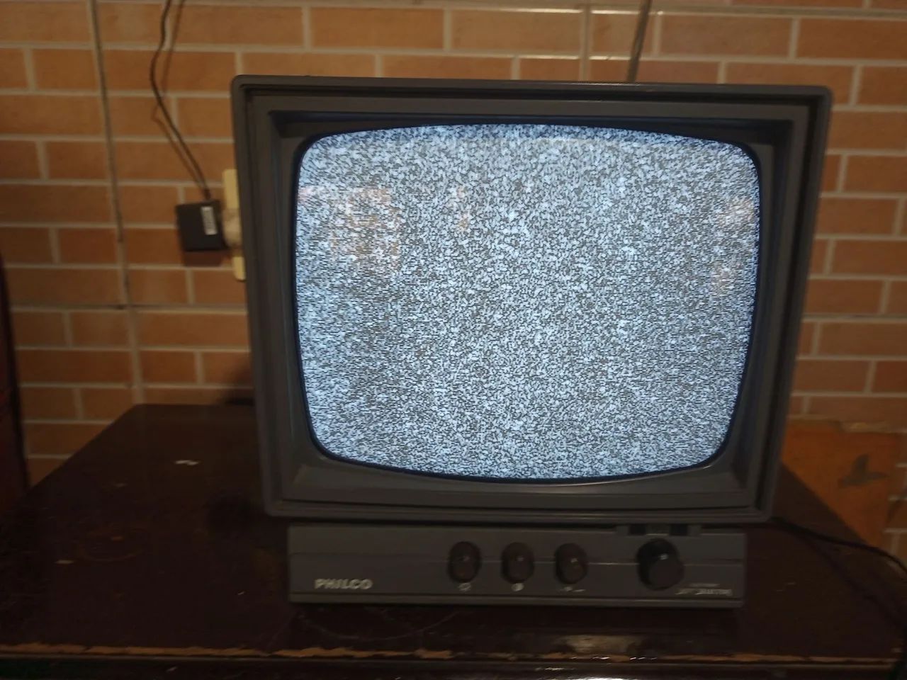 TV Antiga Philco 12 Pol. Preto e Branco funcionando. - Foto 2