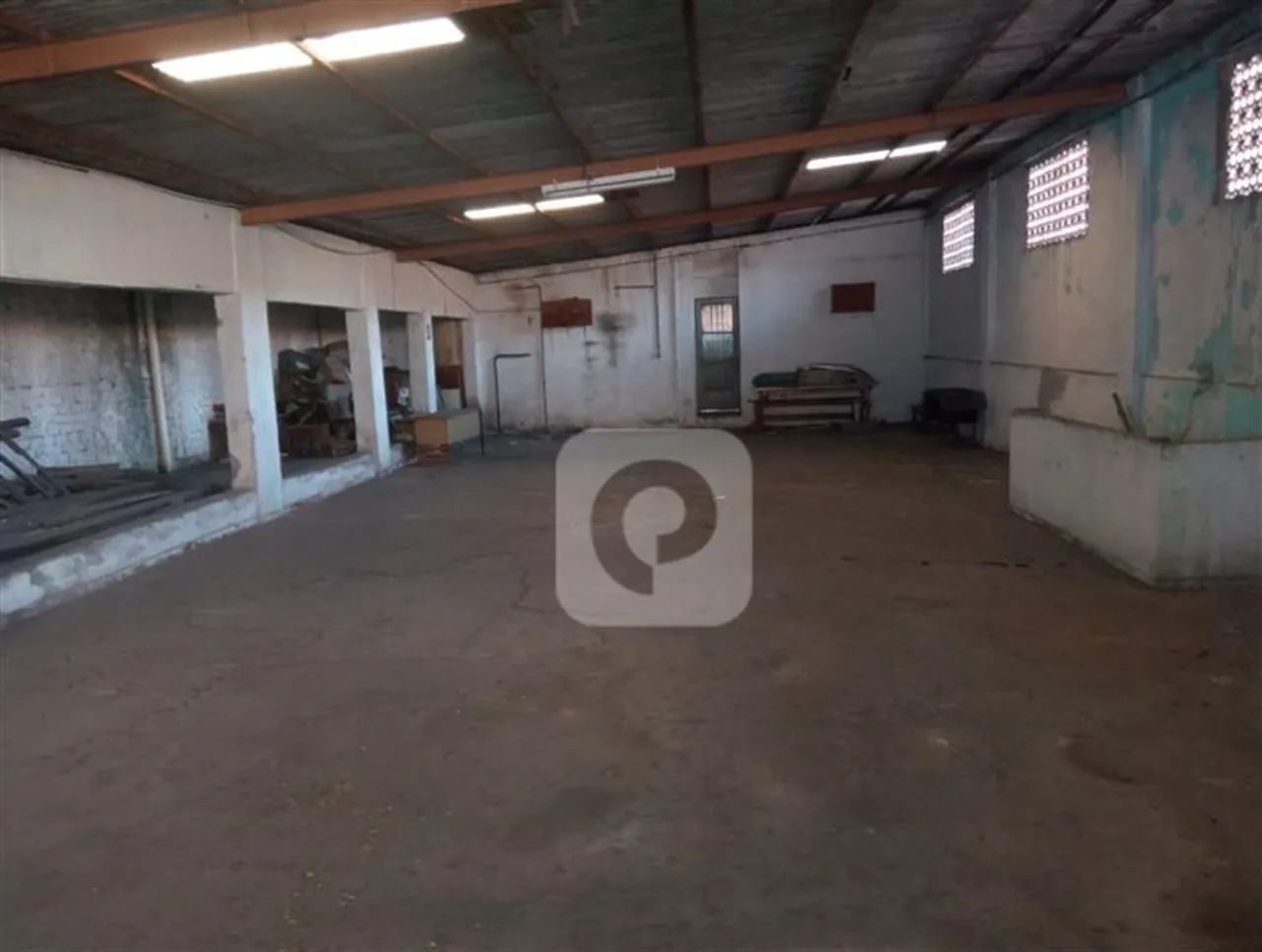 Galpão, 1.200m², à venda em Inhaúma.