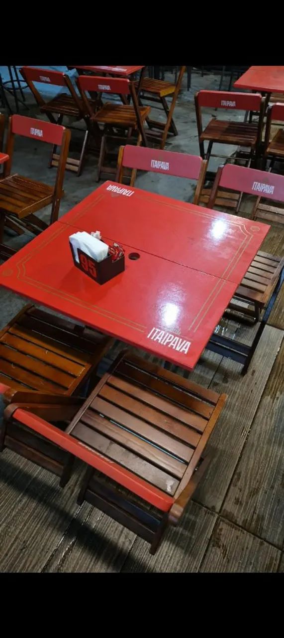 Vendo jogo de mesa e cadeira 