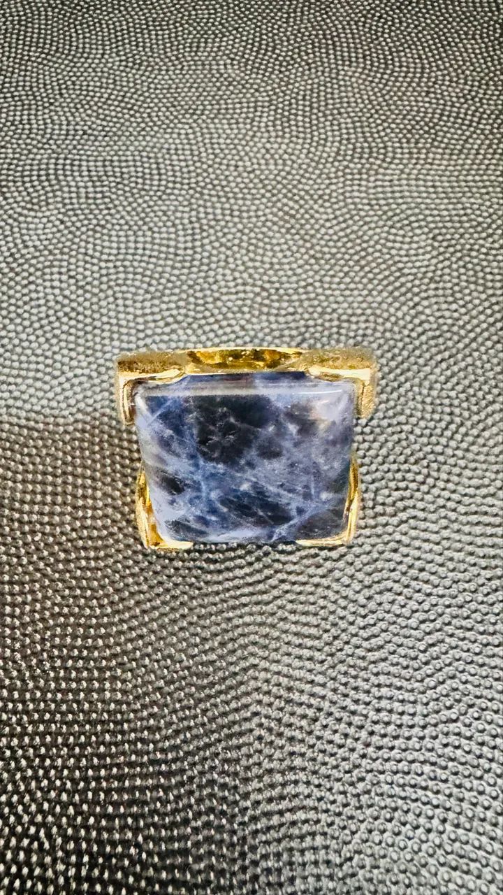 Anel dourado com pedra azul - Foto 2