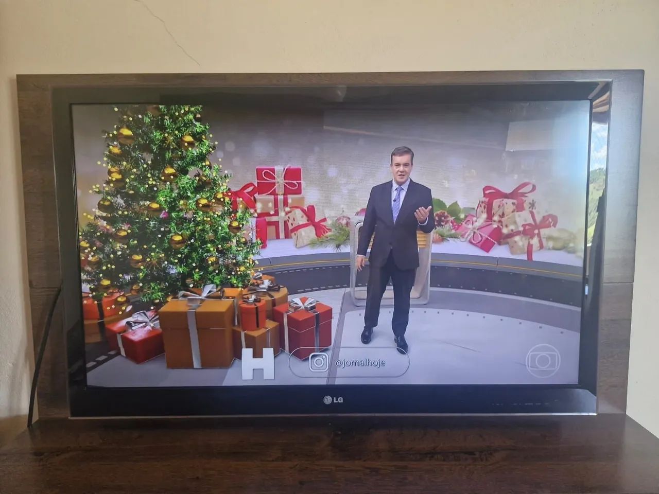 TV LG 42" LED Full HD - Em Bom Estado - Foto 2