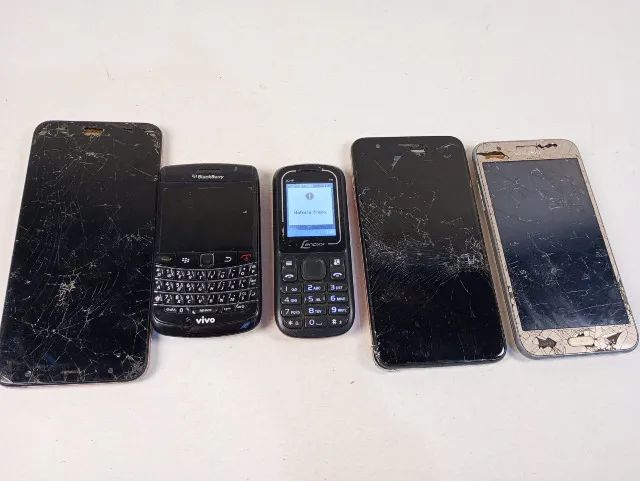 Lote 5 Celulares Smartphones Sucata Para Peças Dá Sinal De Vida - Foto 2