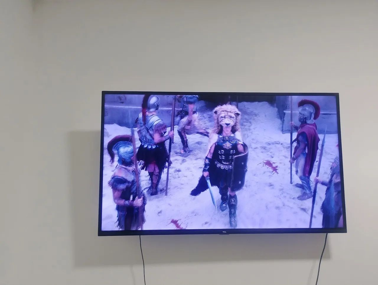 Smart TV TCL 50" ótimo estado.