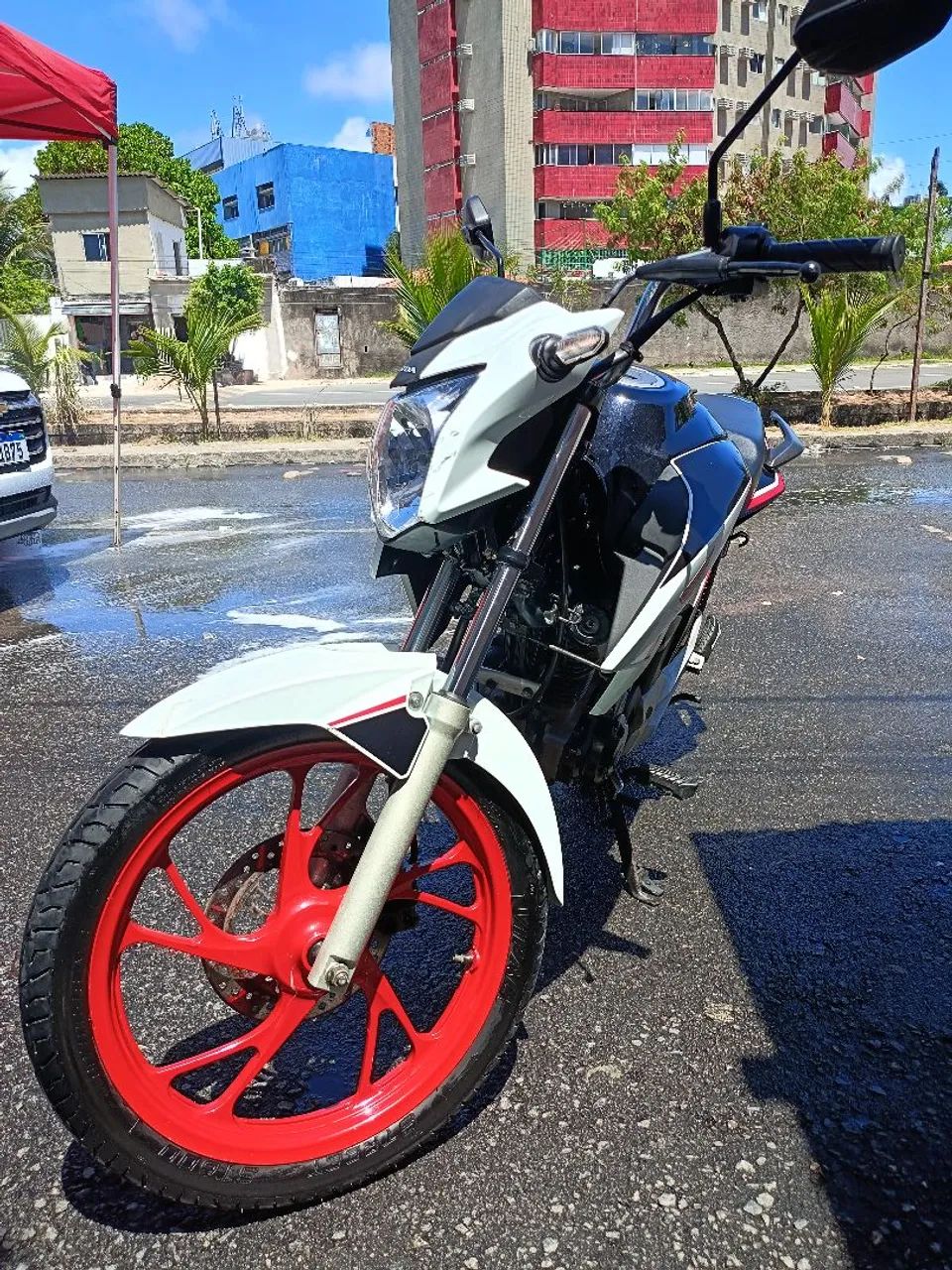 Titan S novinha