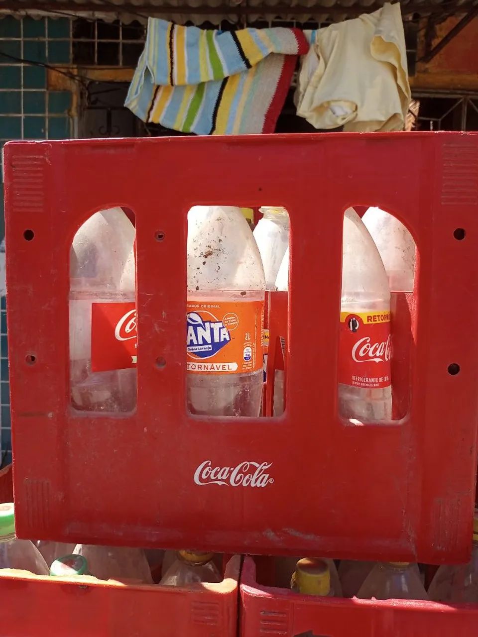 Três grades de coca cola retornável de 2lit - Foto 2