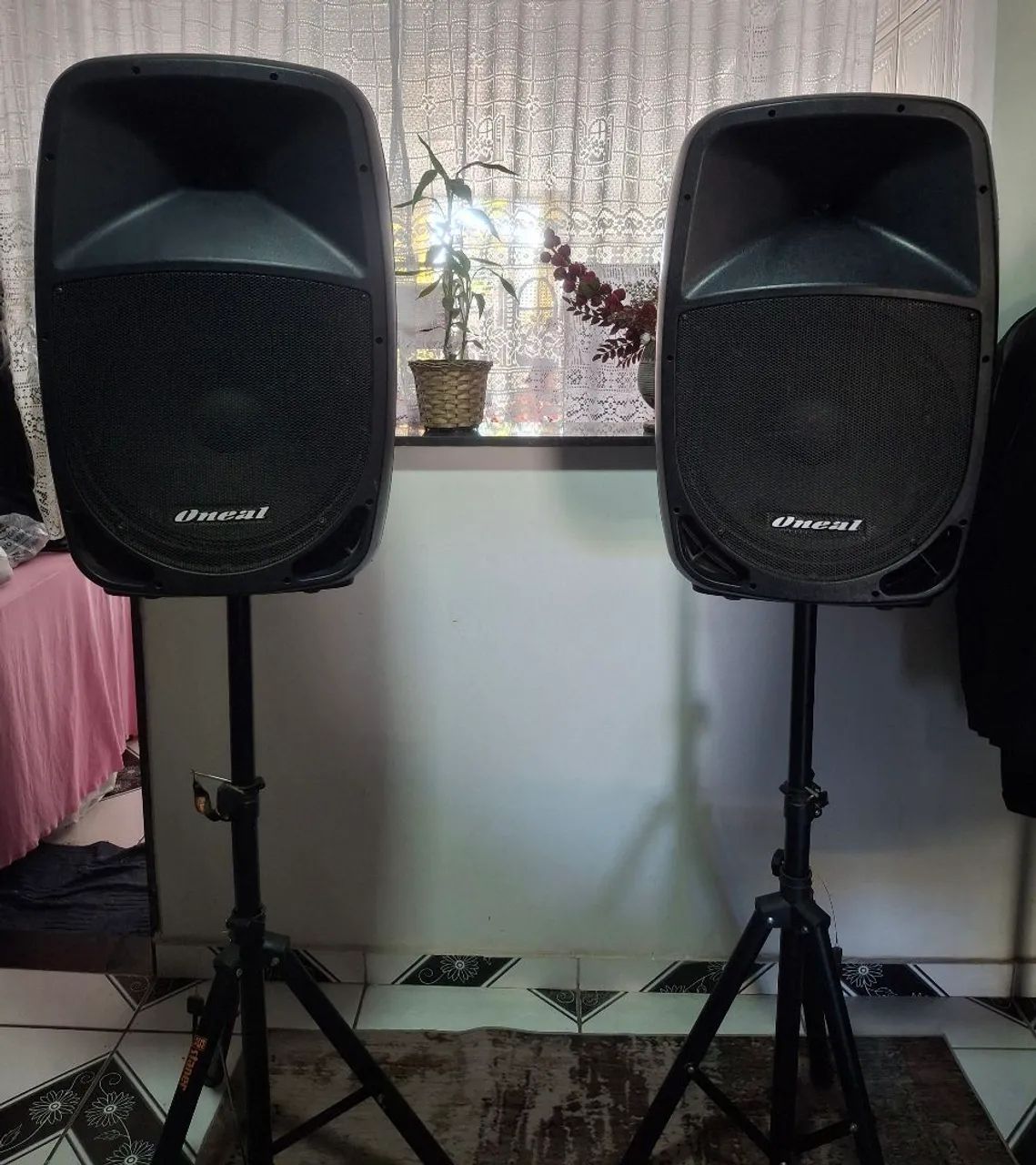 Caixa de som oneal, par com pedestal  - Foto 2