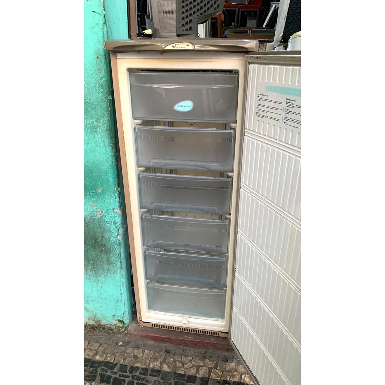 Freezer Vertical Electrolux 210L - Foto 2
