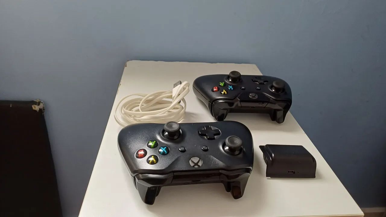 Video game seminovo 2 controles 2 jogos e bateria de controle recarregável  - Foto 5