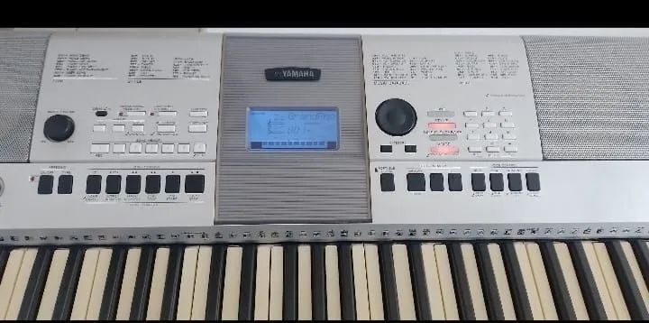 Teclado Yamaha PSR-E413 - Foto 2