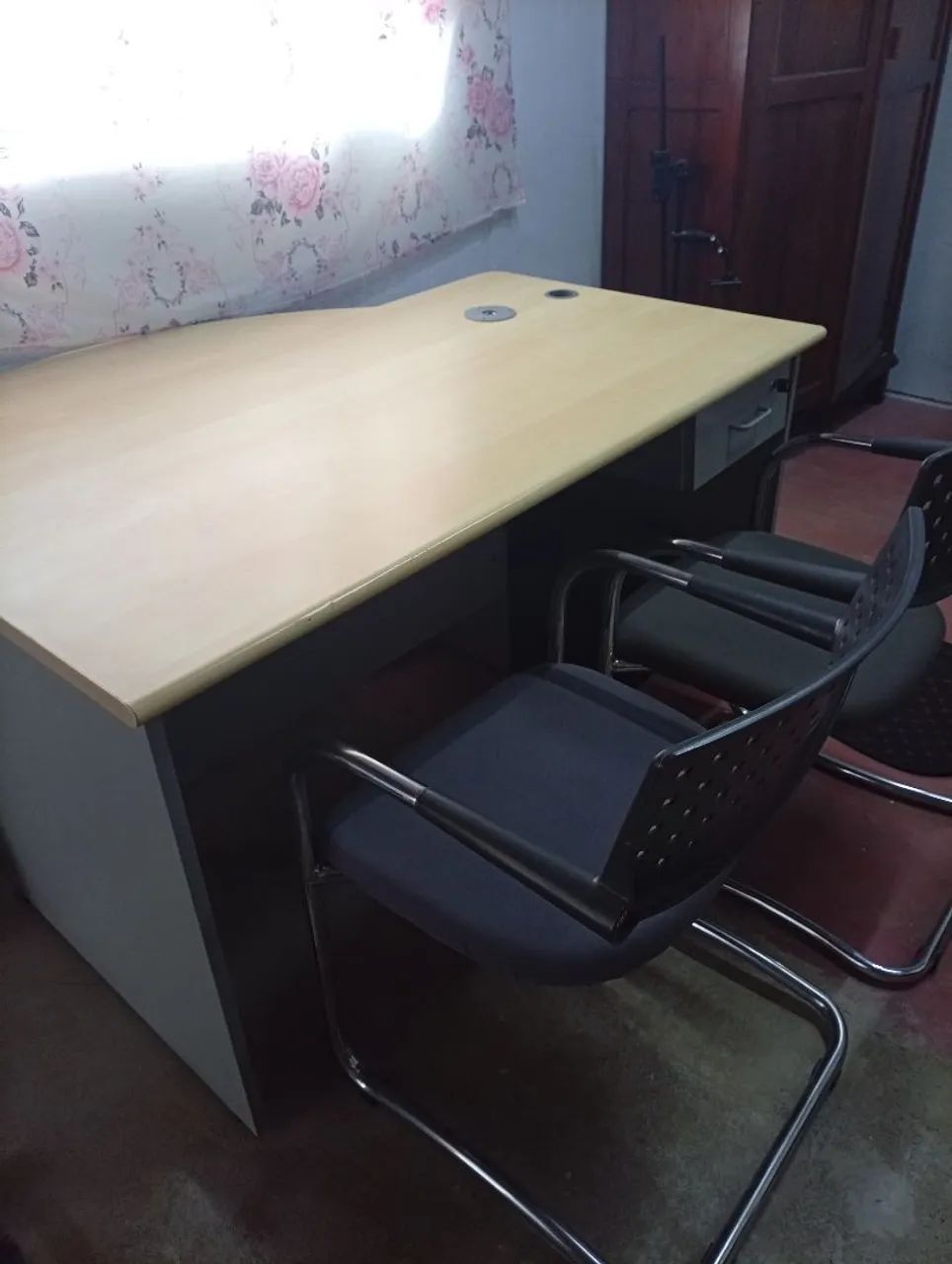 Mesa c/ 2 cadeiras para escritório  - Foto 4