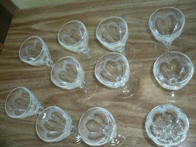 CONJUNTO  DE  TAÇAS  DE  CRISTAL