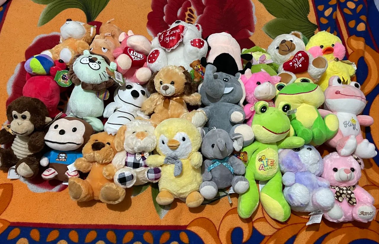 LOTE COM 33 PELUCIAS PEQUENAS 