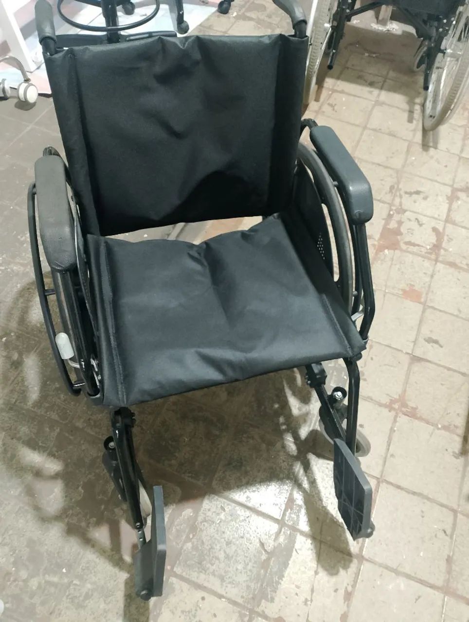 Vendo cadeira de rodas - Foto 3