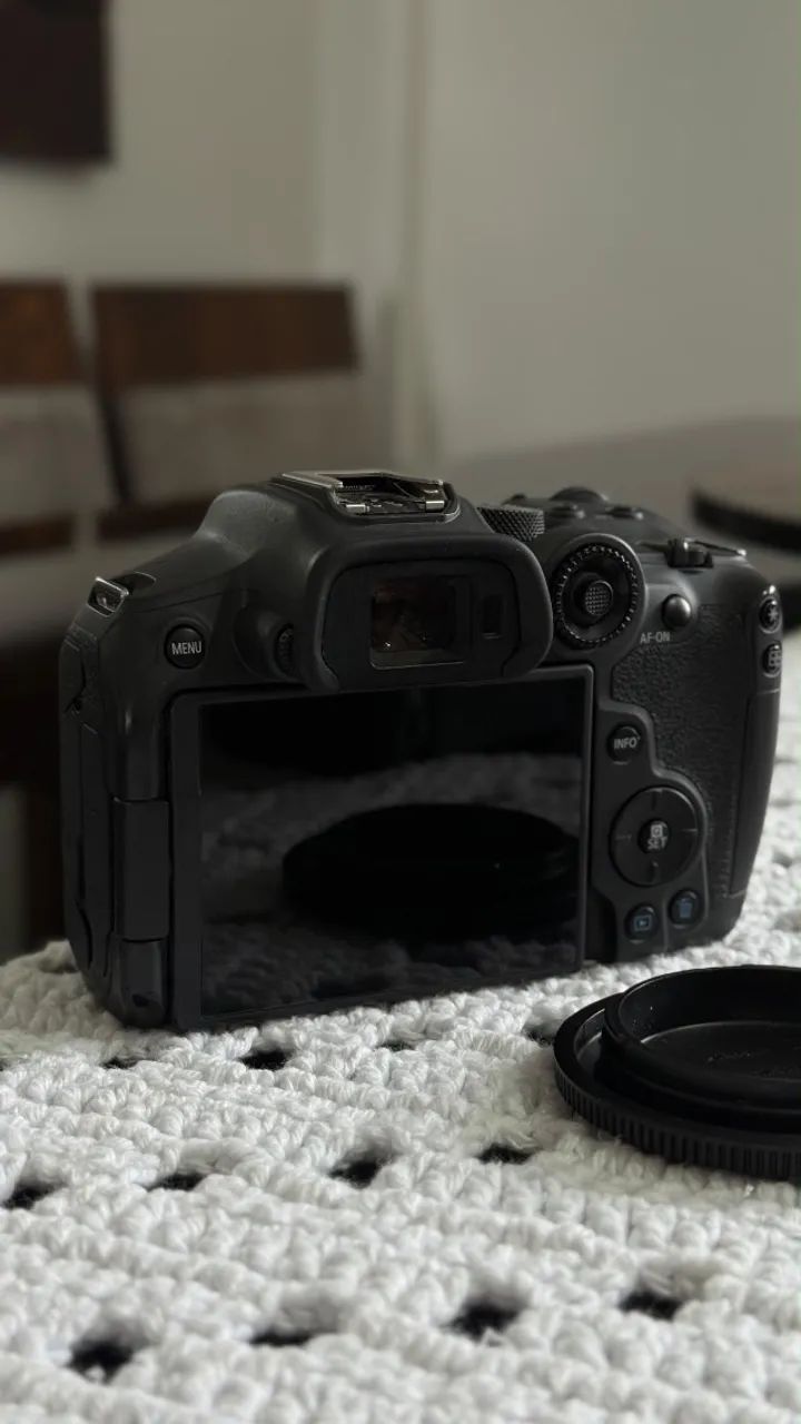 Camera Canon R7