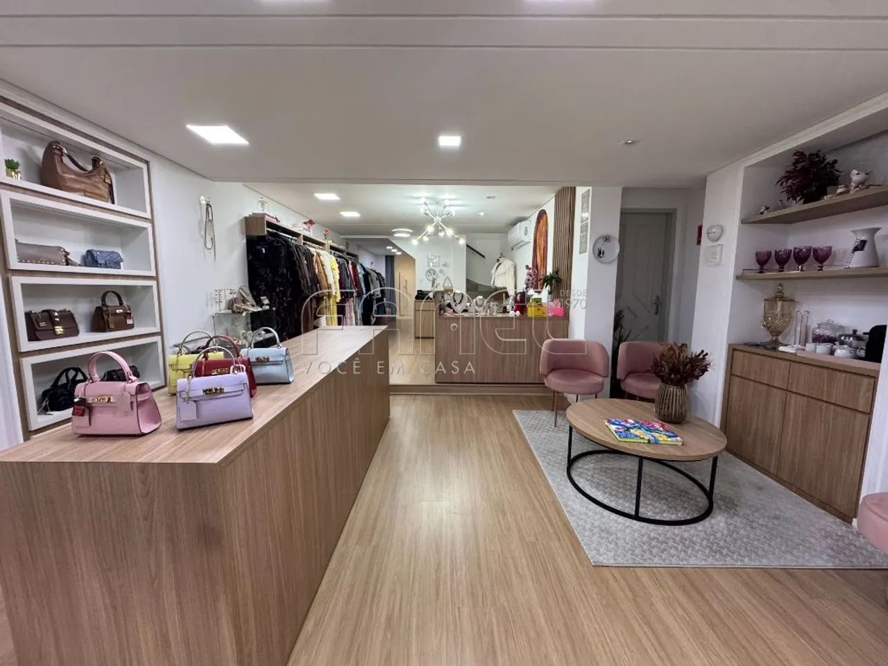 Casa comercial com 3 quartos e vitrine| Jd. Guedala. - Foto 2