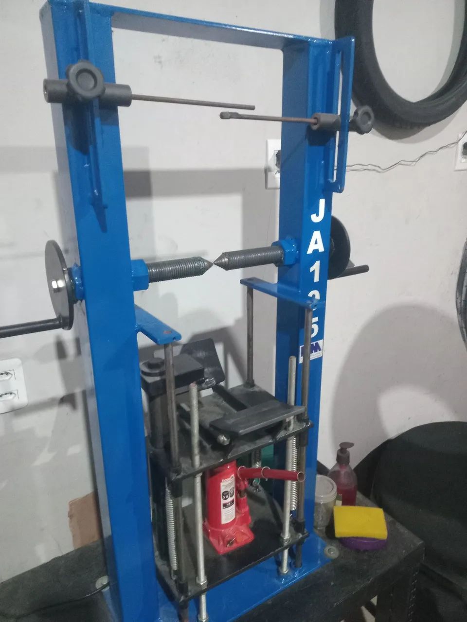 Máquina de desempenar aro