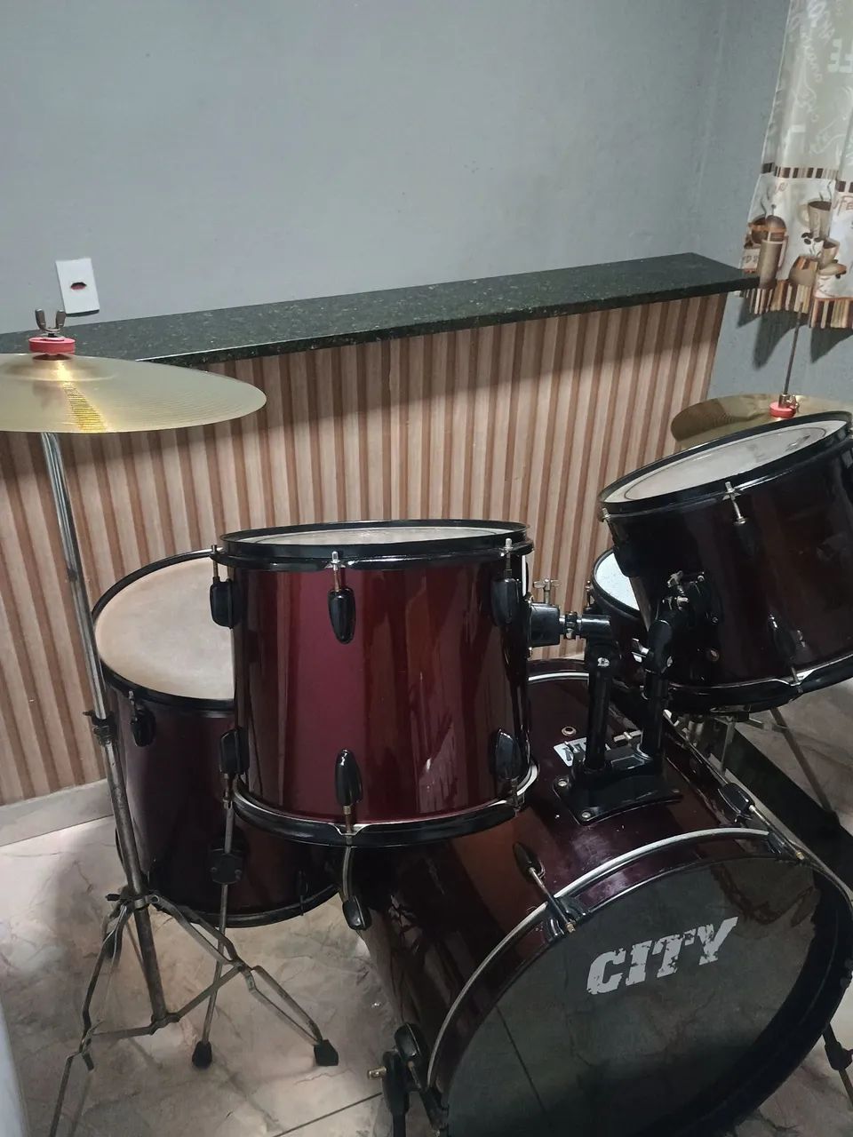 Bateria CITY 10 x de 180.00 no cartão.pedal e pratos novos - Foto 2