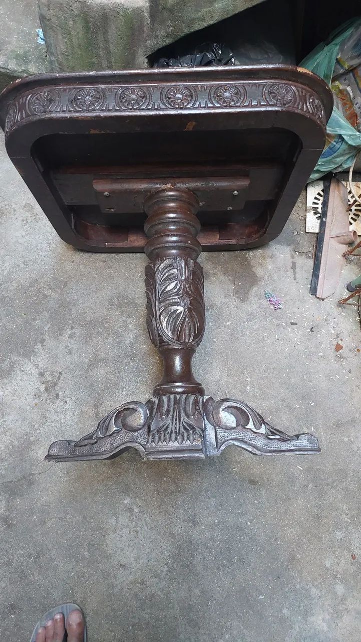 Mesa de canto madeira maciça trabalhada.  - Foto 3