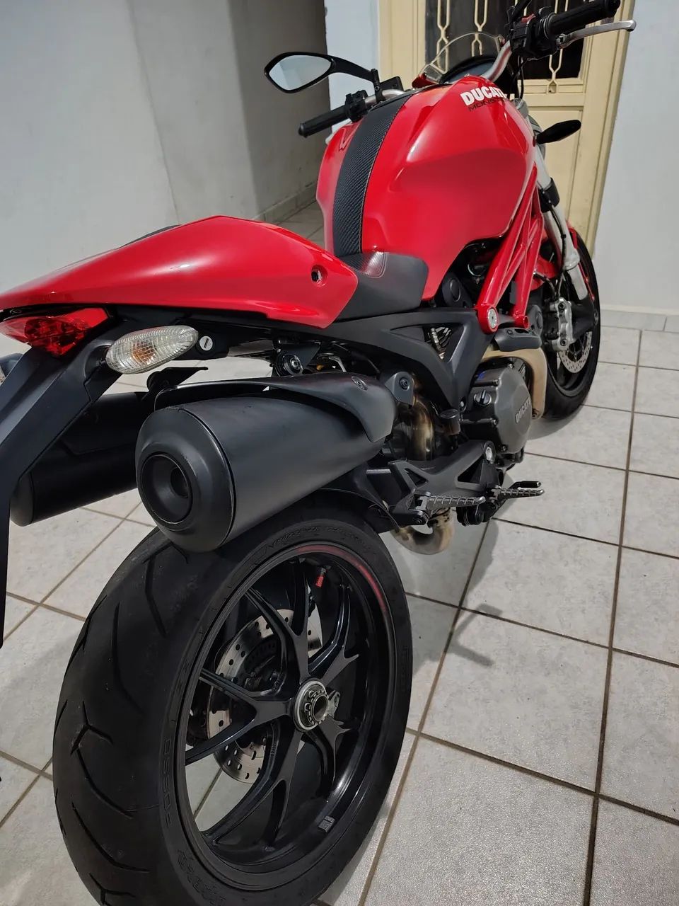 Ducati Monster 796 - Foto 3