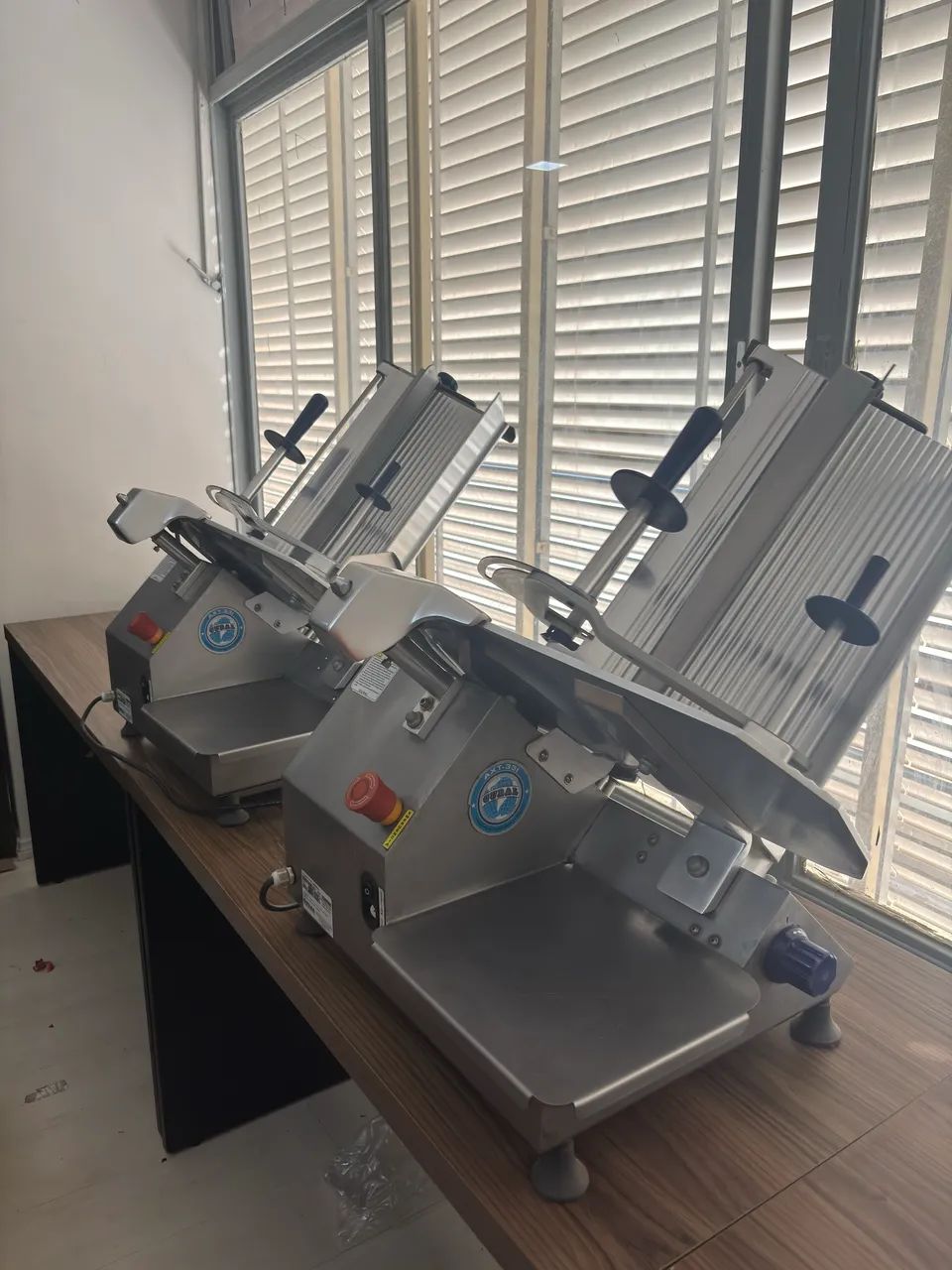 Cortador de Frios AXT33i Gural