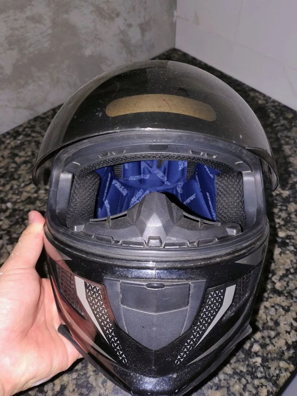 Capa de chuva e 2 capacetes  - Foto 4