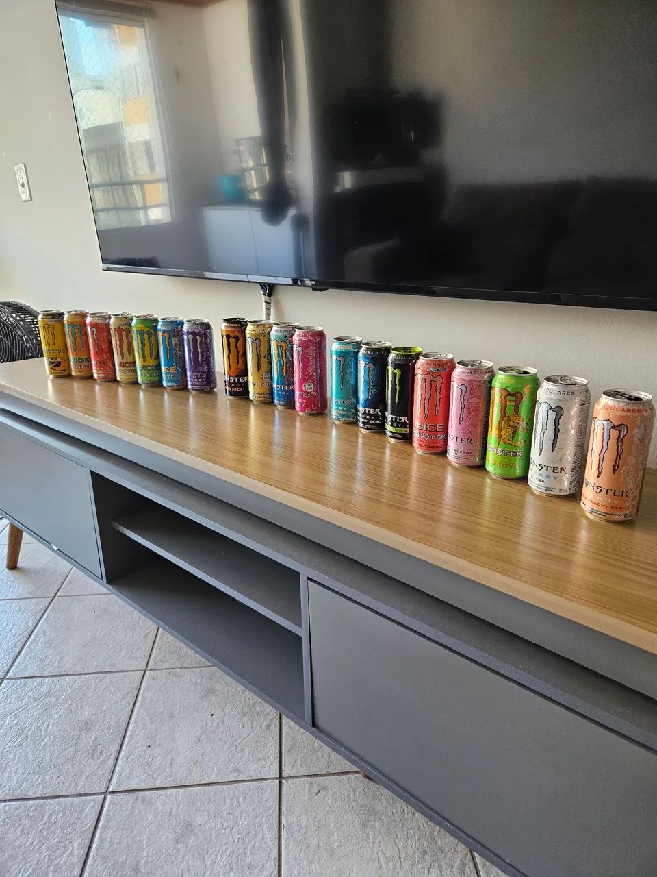 Coleção de latas Monster energy