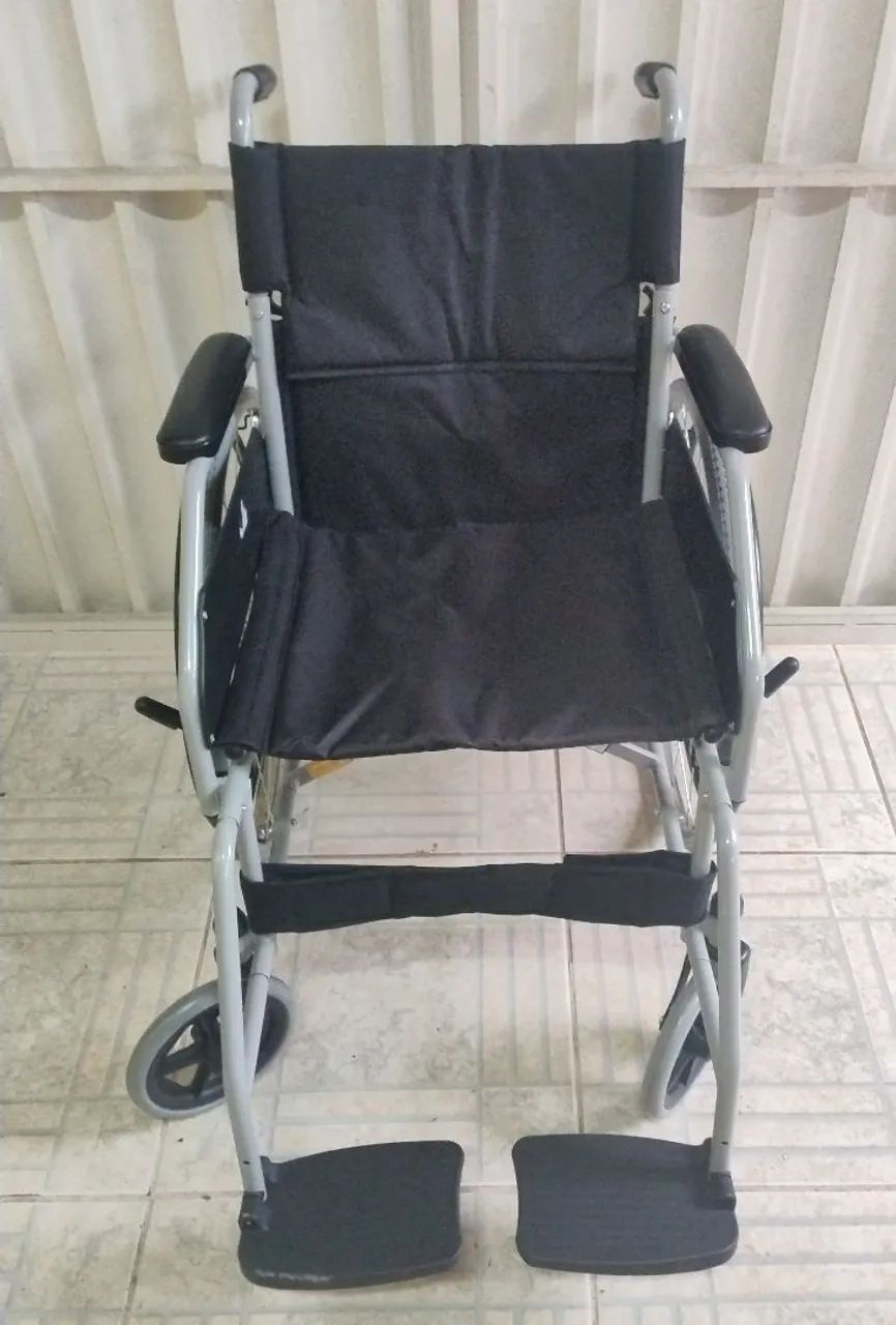 Cadeira de rodas Dellamed D100 Perfeita  - Foto 2