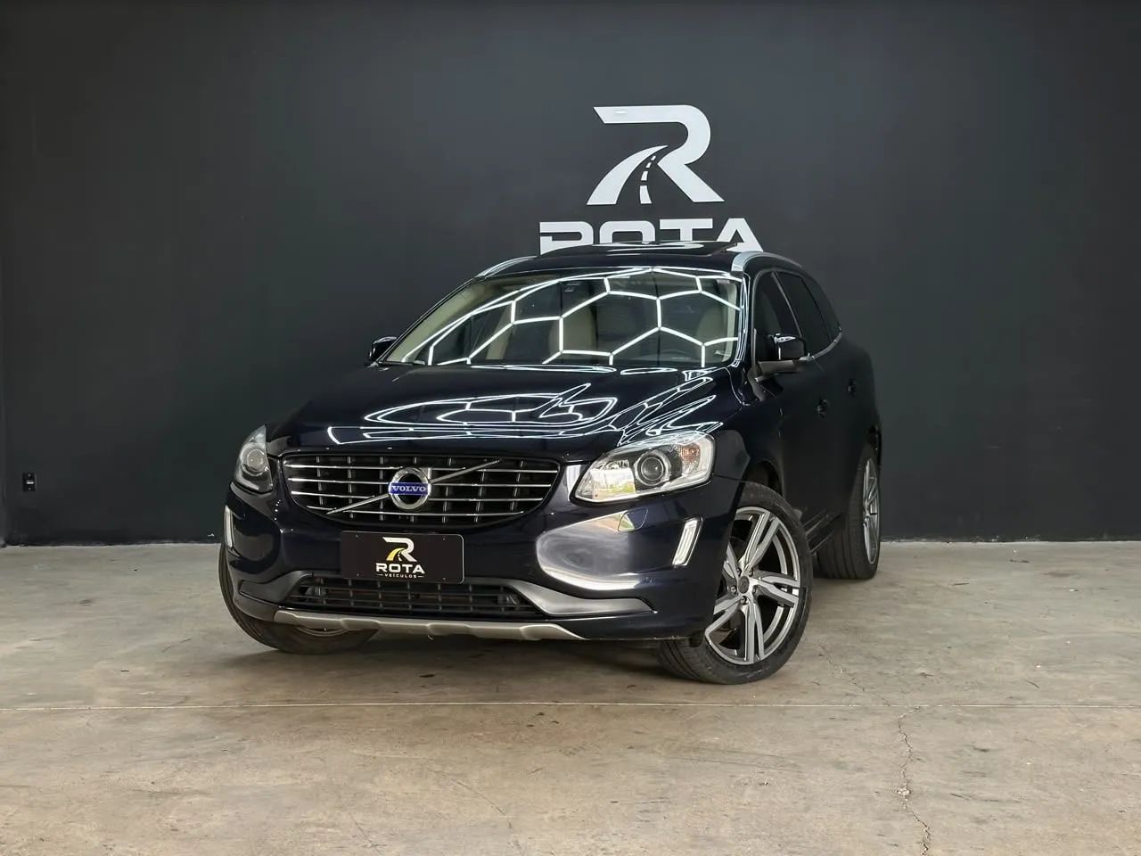 Volvo Xc60 2.0 D5 DIESEL MOMENTUM AWD GEARTRONIC 2017