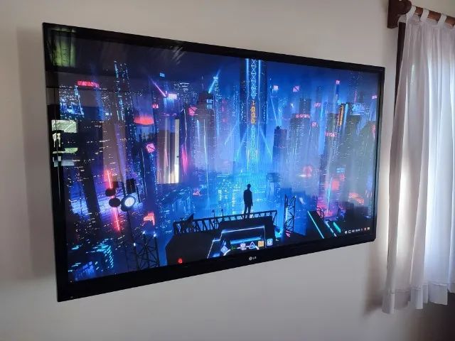 TV 50 polegadas LG perfeita, acompanha base e controle remoto original 