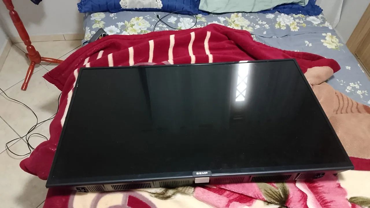 Smart TV BEMP LED - Ótimo Estado + Controle