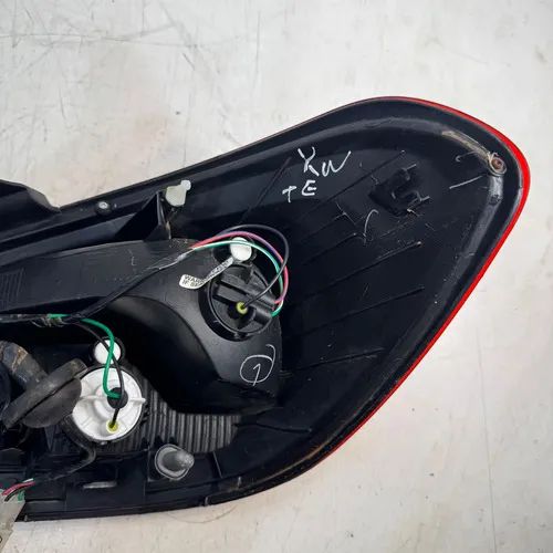 Lanterna Traseira Renault Kwid 2018 2025 S/led Esquerda Orig Esquerdo/motorista Vermelho - Foto 8