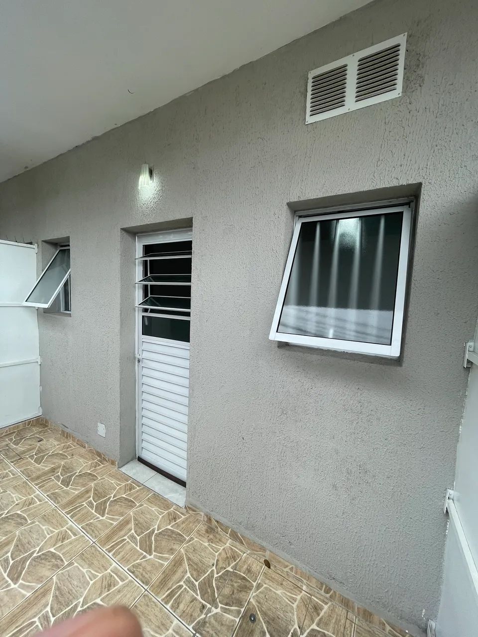 Casa 1 dormitório, lavanderia, sala integrada 