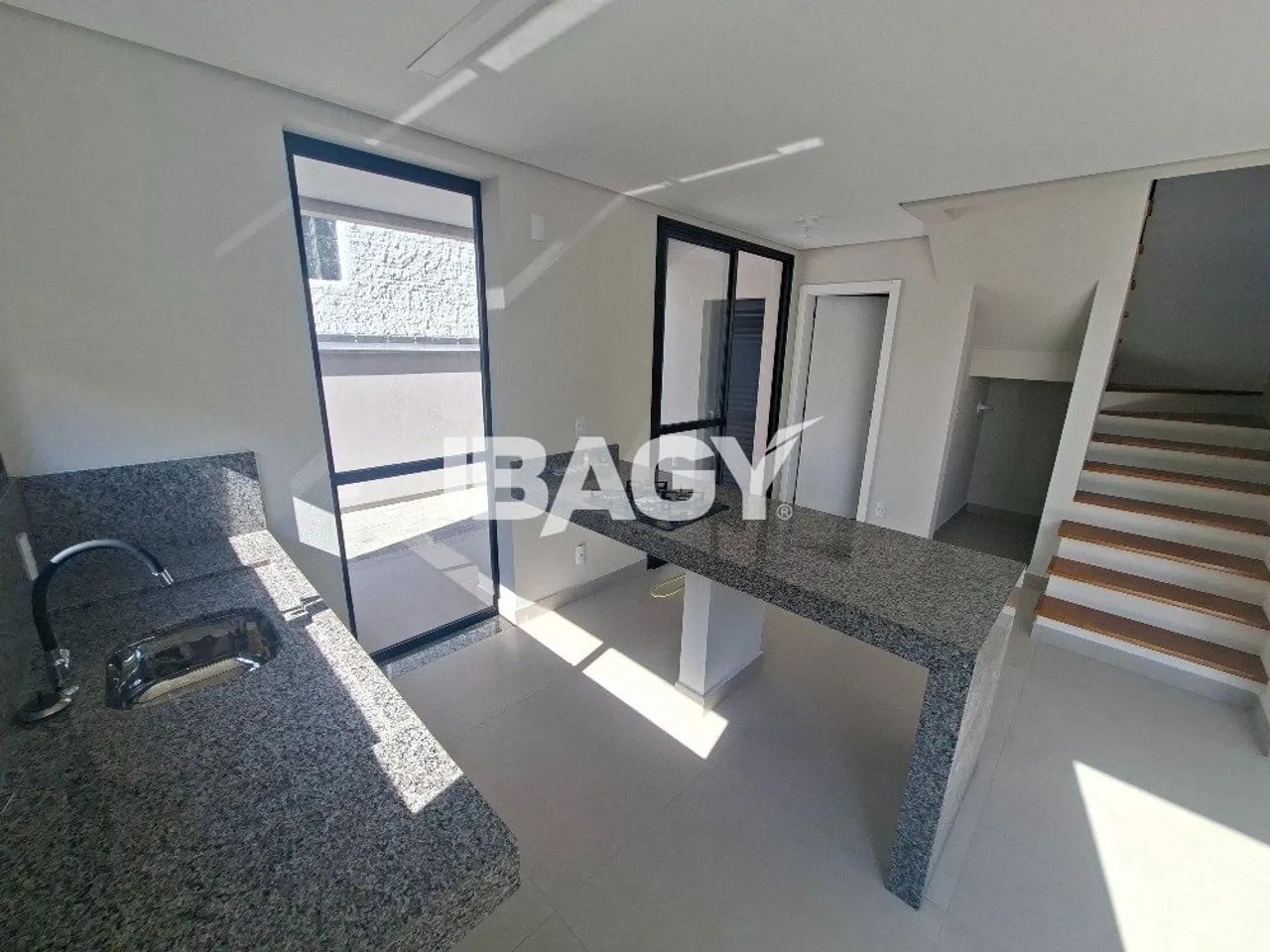 Excelente Casa 3 dormitório(s) em Carianos - Florianópolis - Foto 5