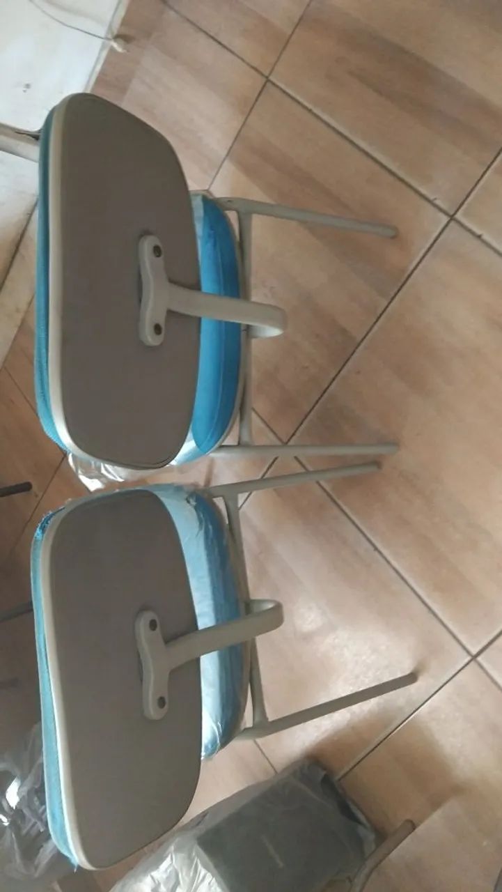 Longarina de 3 lugare,cor azul no estado .