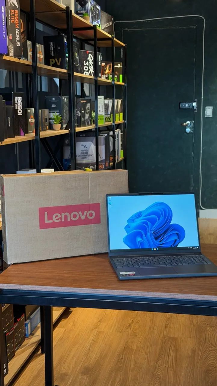Notebook Lenovo Slim 3 Seminovo - Foto 3