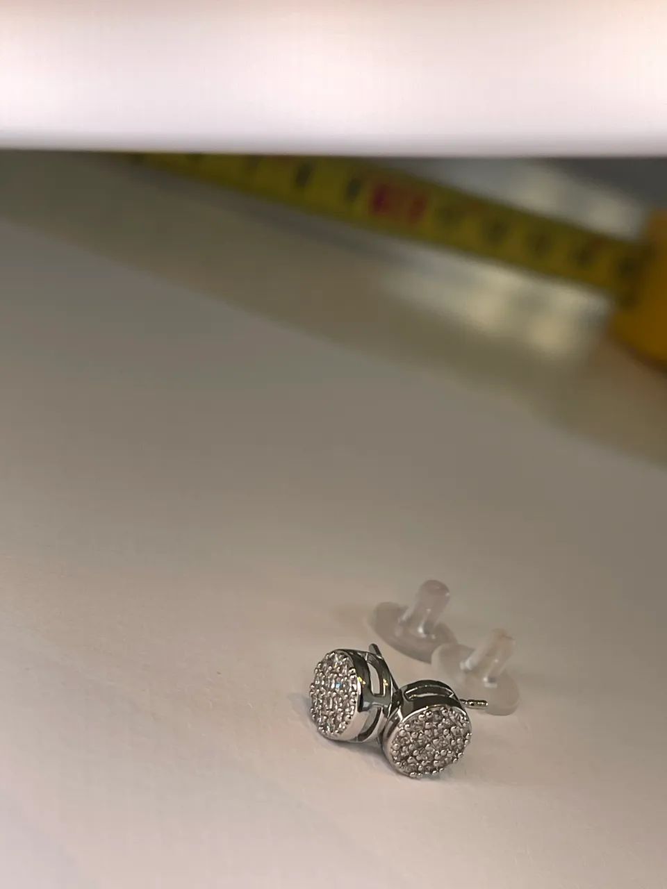 Brinco zirconia em ródio 0,7 cm - Foto 2