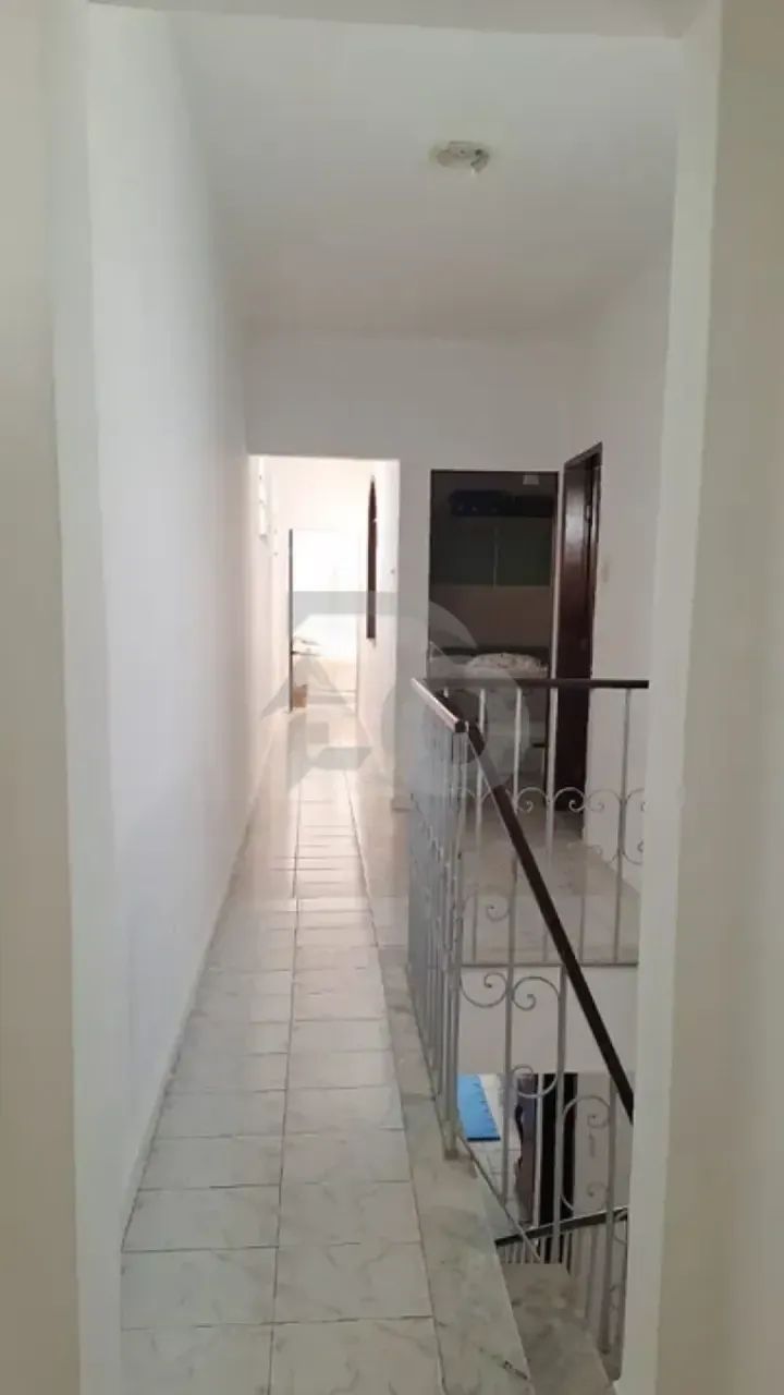 Casa de 264m² de andar no Bairro Suíssa com 4 Quartos, sendo 1 Suíte e 2 Banheiros. - Foto 2