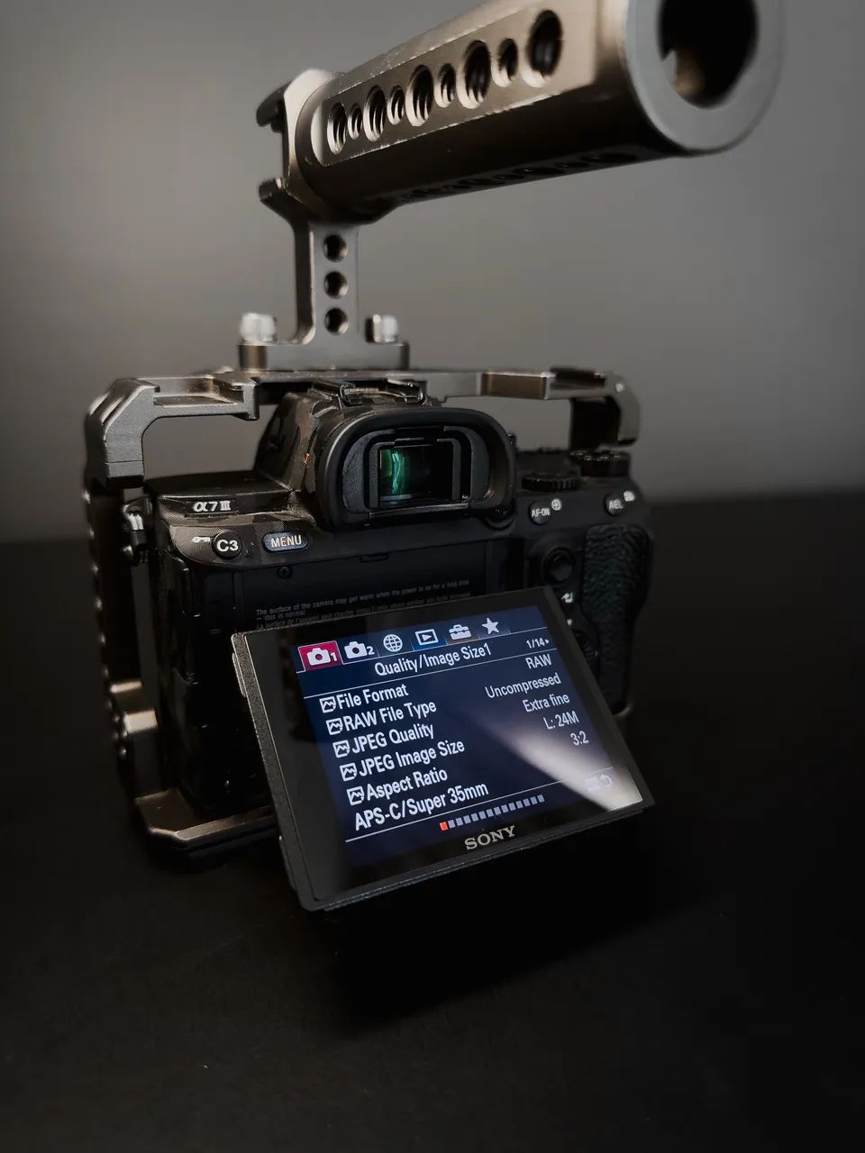 Sony A7III (A73) - BEM CONSERVADA 18k Clicks - Foto 3