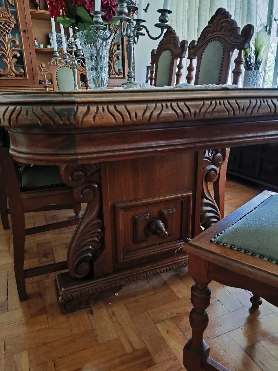 Conjunto de Mesa, Cadeiras e Arca em madeira de lei - Foto 4