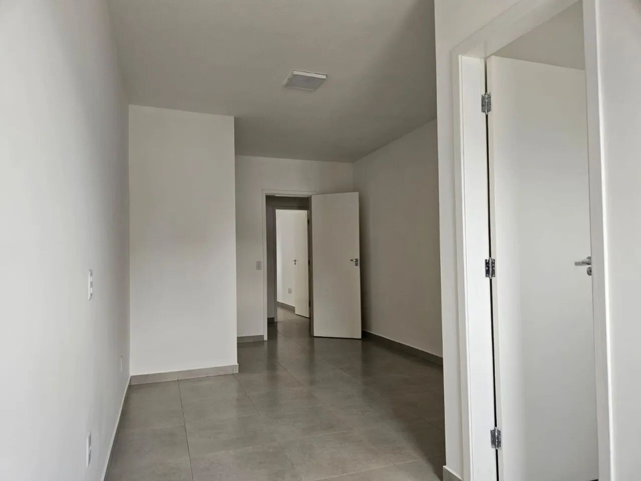 SOBRADO NOVO COM 2 SUÍTES E 2 VAGAS ? PRONTO PARA MORAR - Foto 5