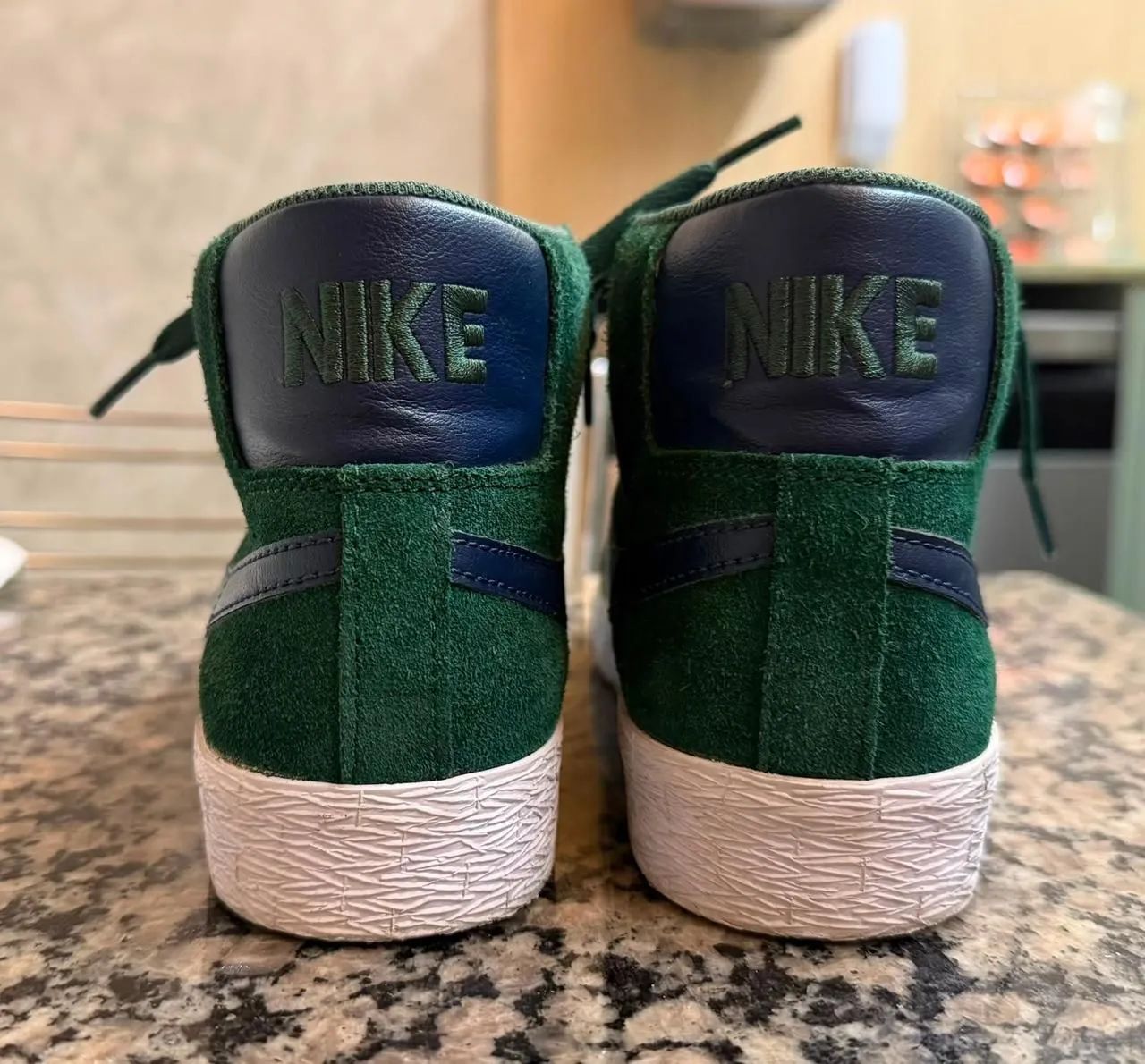 Tênis Jordan verde novíssimo  - Foto 2