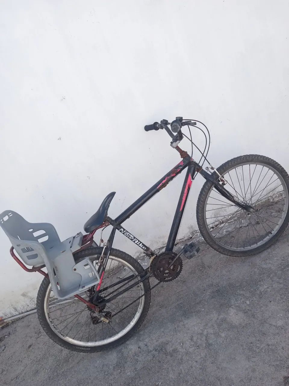 Bicicleta toda em ordem.
