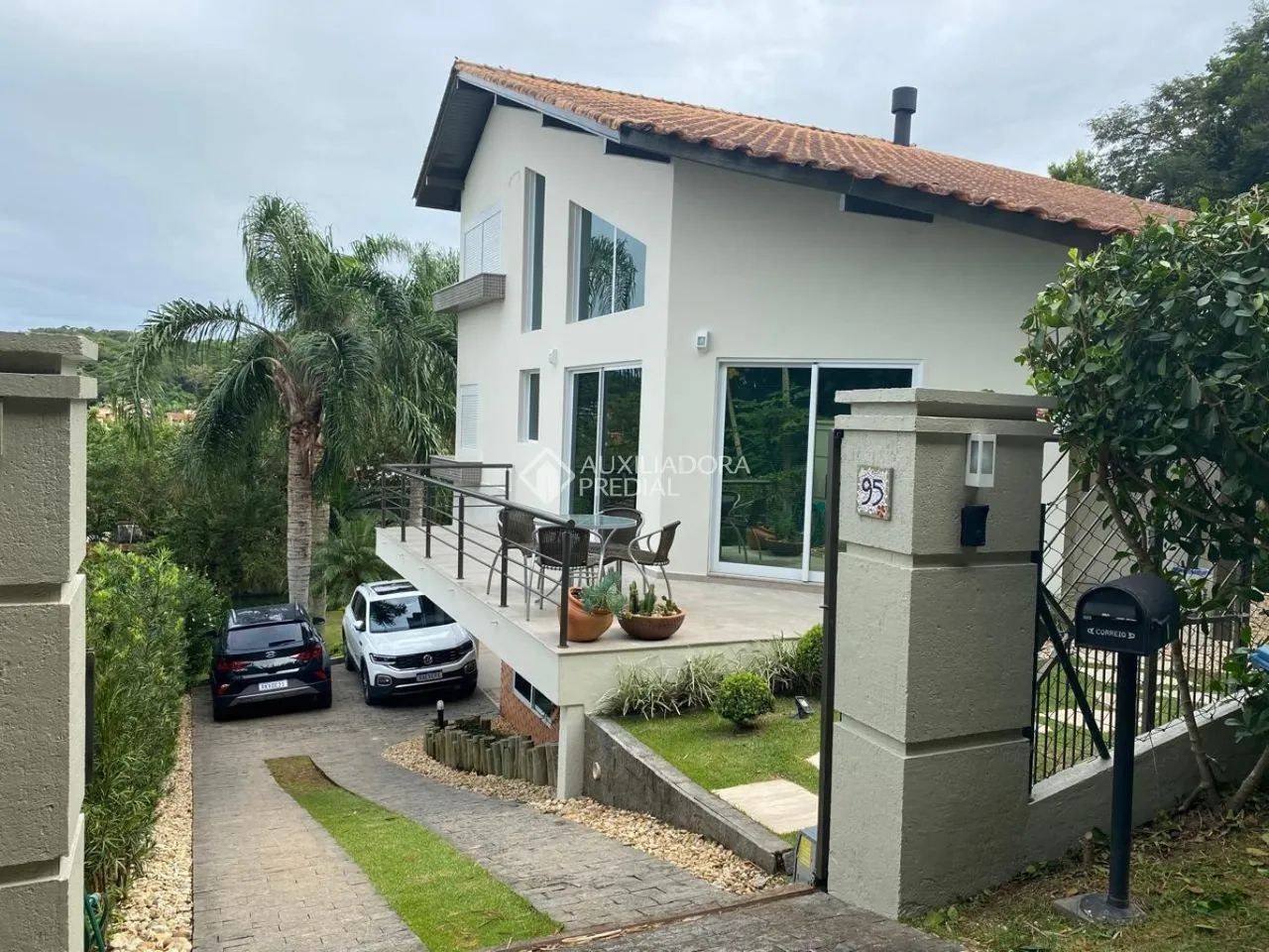 Linda casa 2 suites Sambaqui - Foto 2