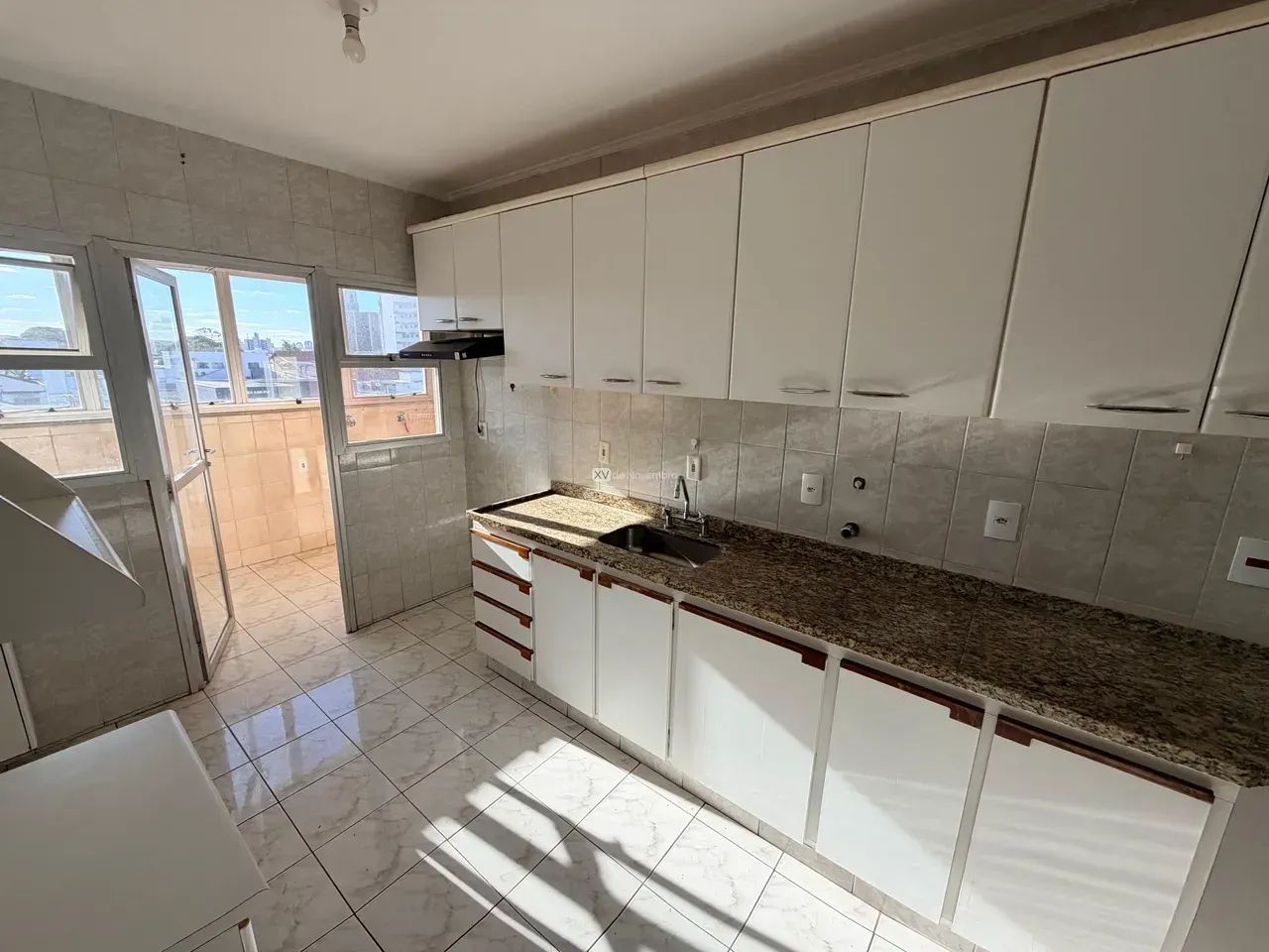 Apartamento 3 Quartos | Centro | Andar Alto com Varanda - Foto 2