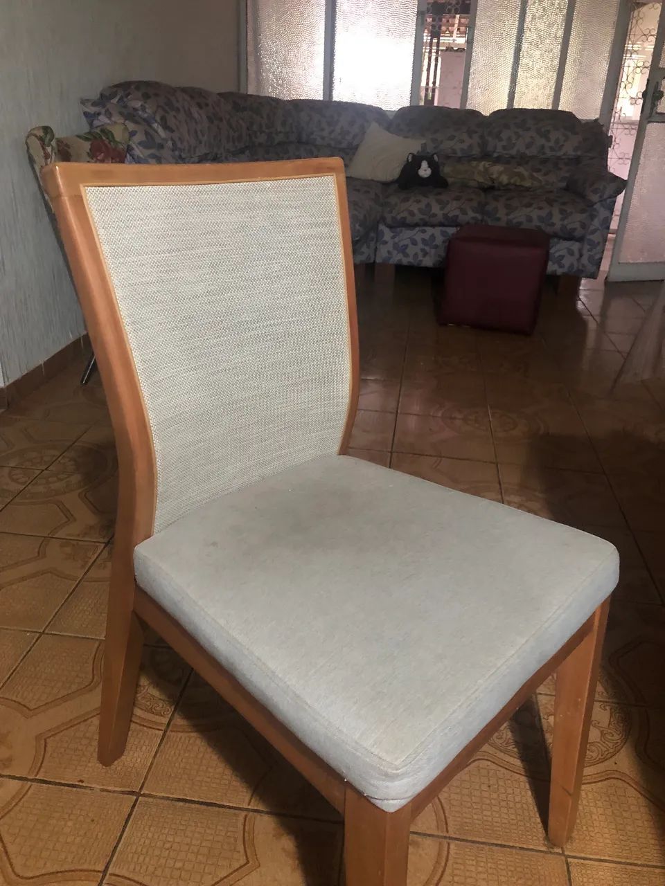 Mesa de jantar em madeira com banco e 6 cadeiras  - Foto 5