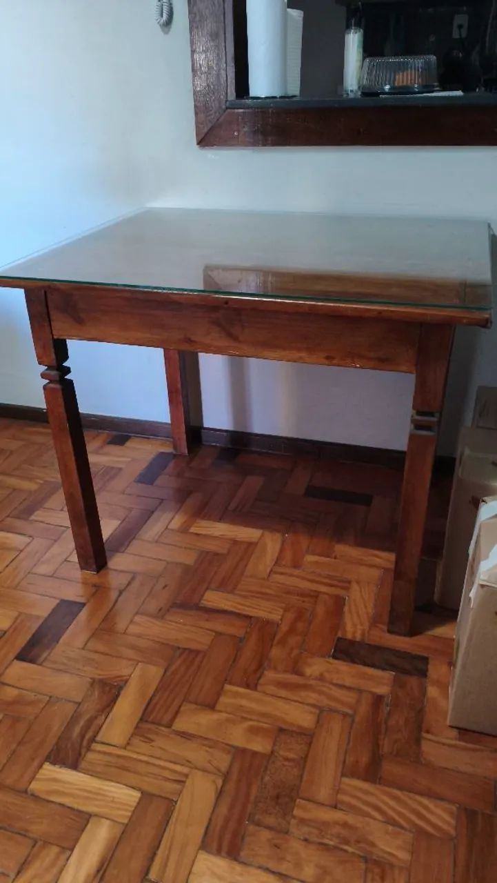 Mesa com 4 cadeiras 